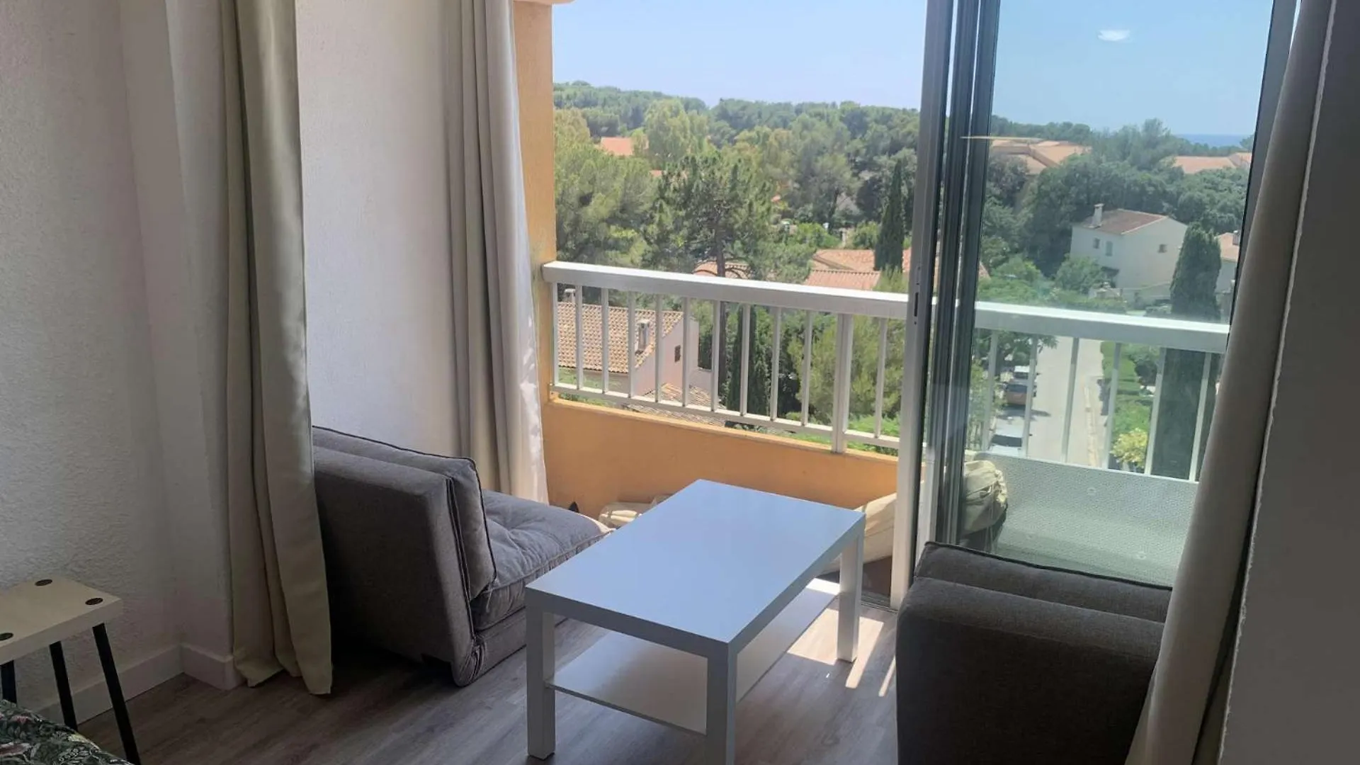 Studio Refait A Neuf, Vue Mer, Proche Des Plages Et Des Commerces... Saint-Mandrier-sur-Mer 0*,  France